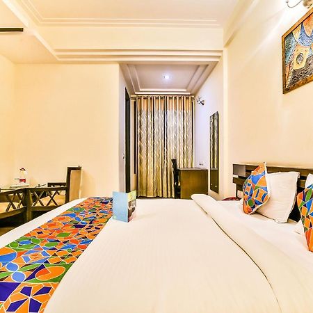 Fabhotel Oasis Dlf Phase 3 Gurgaon Exteriör bild