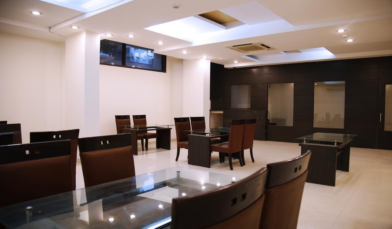 Fabhotel Oasis Dlf Phase 3 Gurgaon Exteriör bild