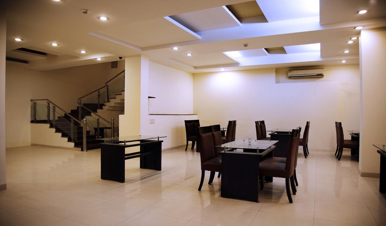 Fabhotel Oasis Dlf Phase 3 Gurgaon Exteriör bild