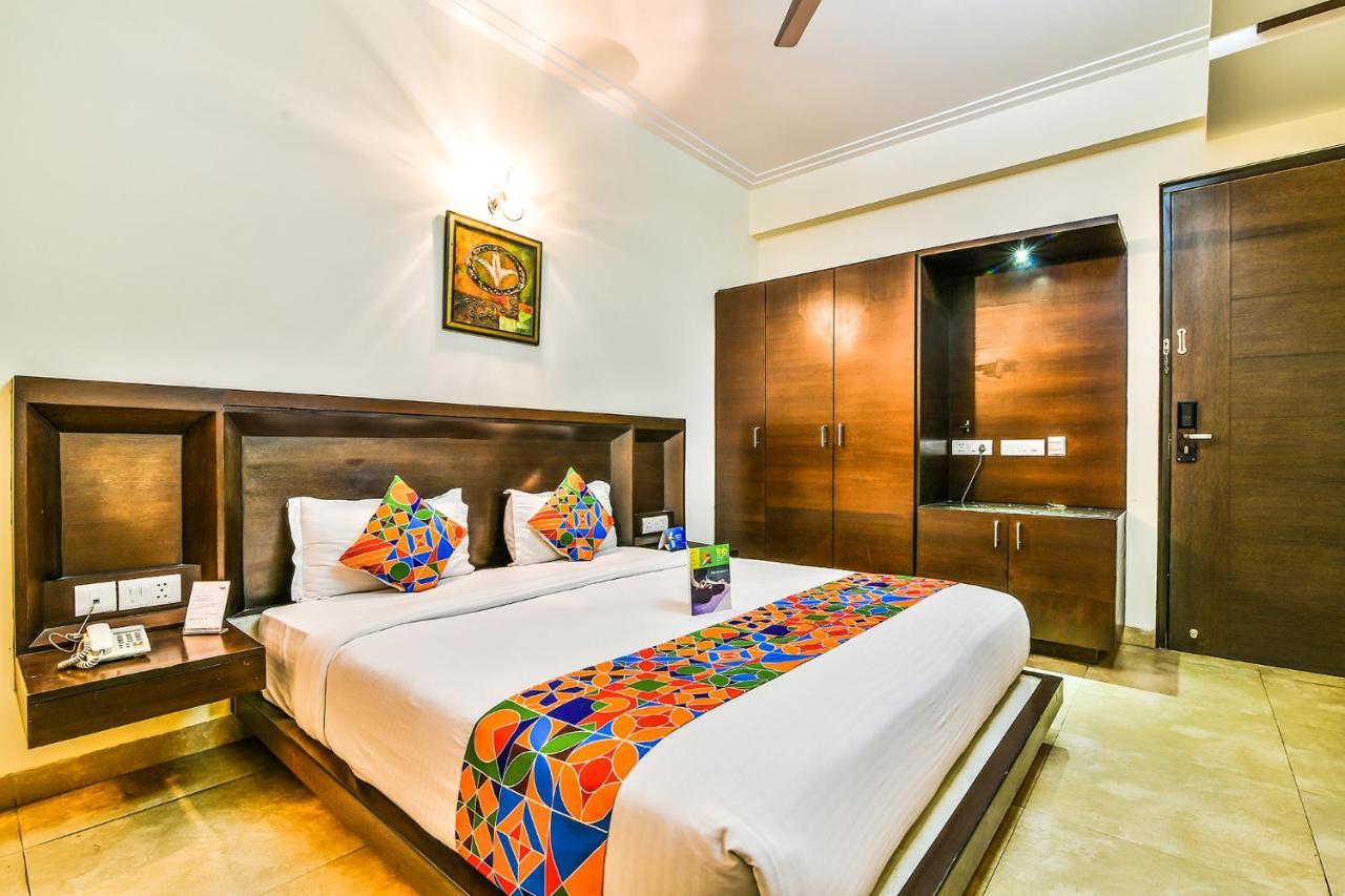 Fabhotel Oasis Dlf Phase 3 Gurgaon Exteriör bild