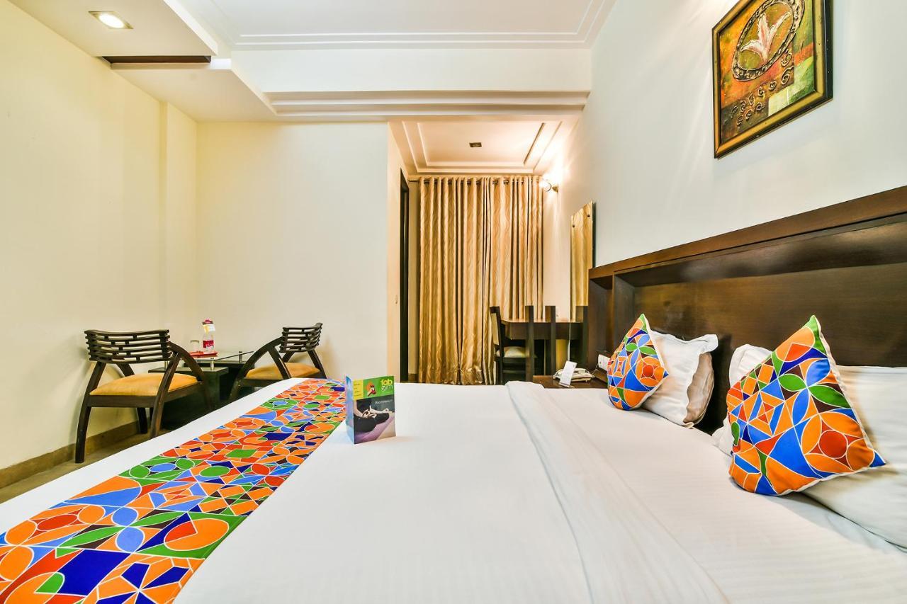 Fabhotel Oasis Dlf Phase 3 Gurgaon Exteriör bild