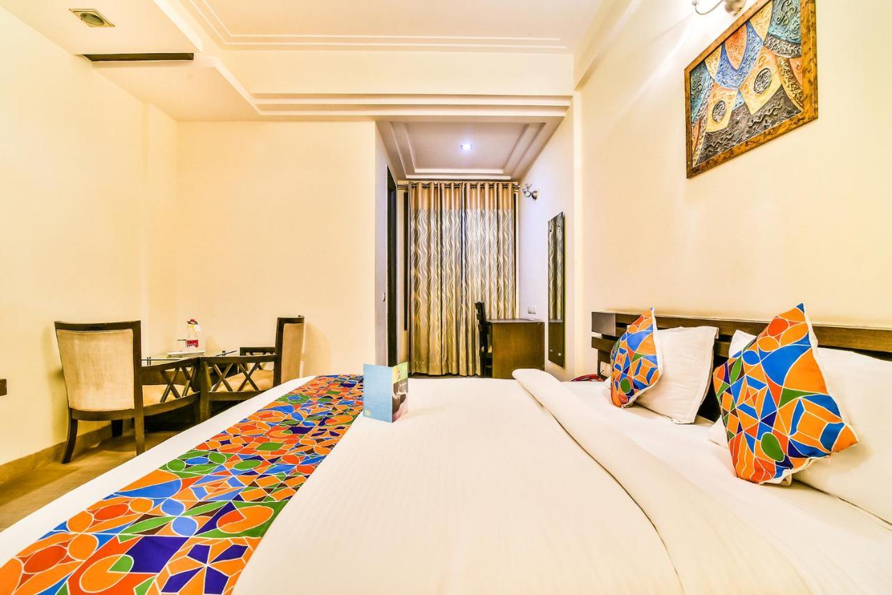 Fabhotel Oasis Dlf Phase 3 Gurgaon Exteriör bild