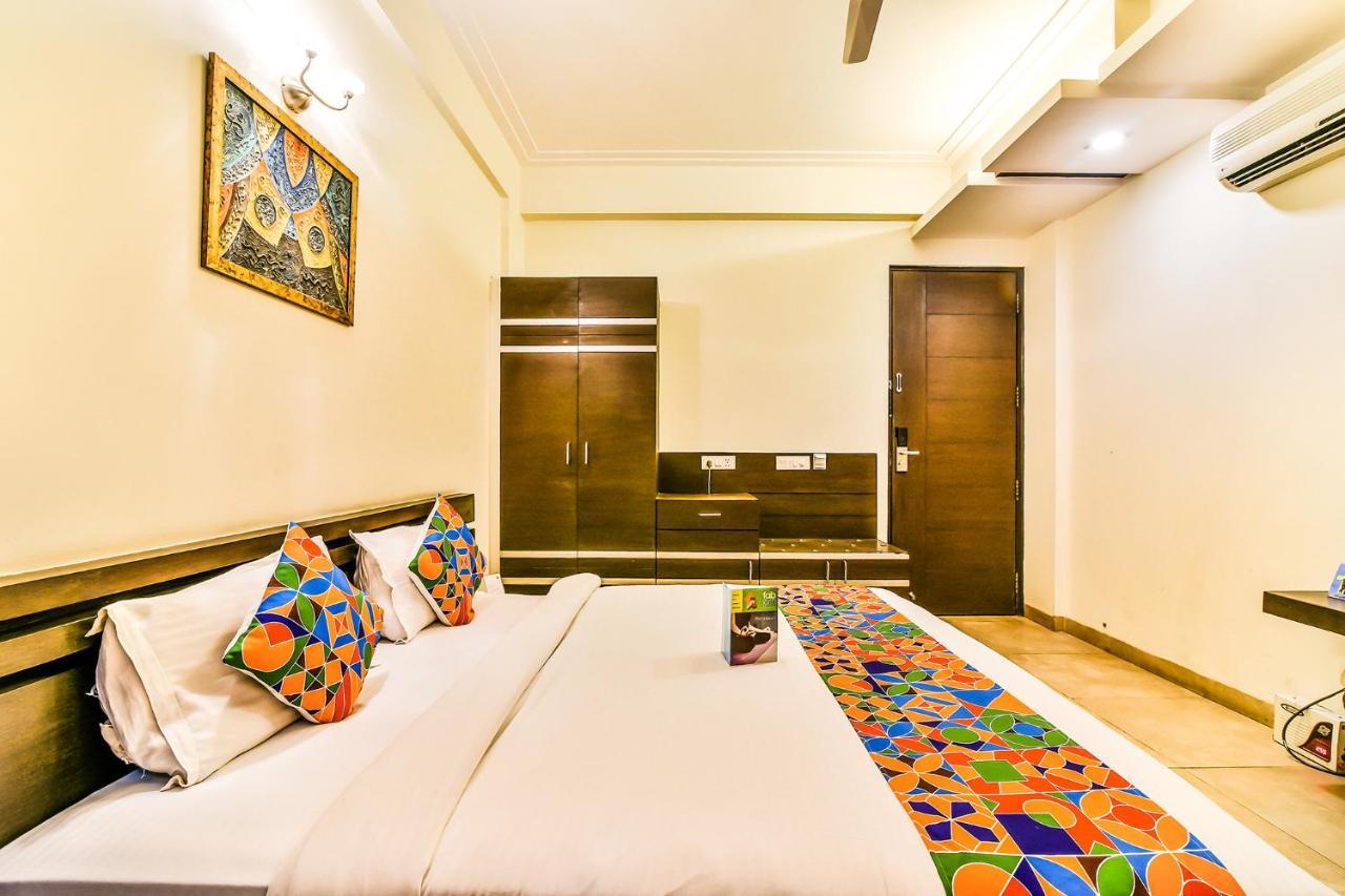 Fabhotel Oasis Dlf Phase 3 Gurgaon Exteriör bild